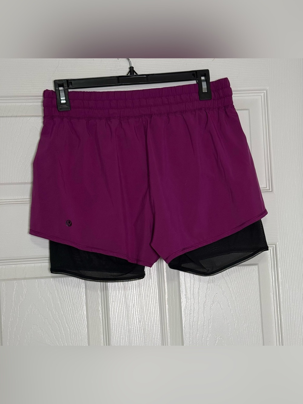 Lululemon Hot to Street Shorts in a Regal Plum built-in Black Mesh Liner Size 8 - Picture 4 of 10